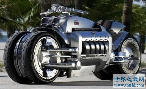 世界上最快的摩托车，简直就是蝙蝠侠战车与蝙蝠摩托的合体(www.gifqq.com)