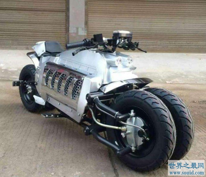 世界上最快的摩托车，简直就是蝙蝠侠战车与蝙蝠摩托的合体(www.gifqq.com)
