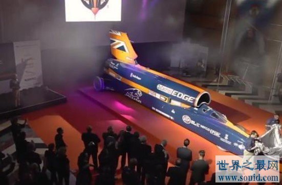 世界上速度最快的火箭车，每小时达到1600公里(www.gifqq.com)