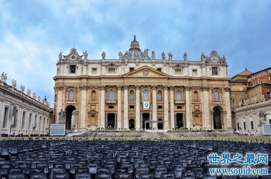 世界上最小的国家是梵蒂冈的面积只有0.44平方千米（比村子还小）(www.gifqq.com)