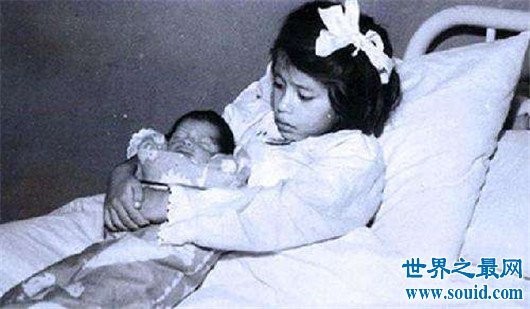 世界上最年轻的妈妈，5岁产子（8个月就来初潮）(www.gifqq.com)