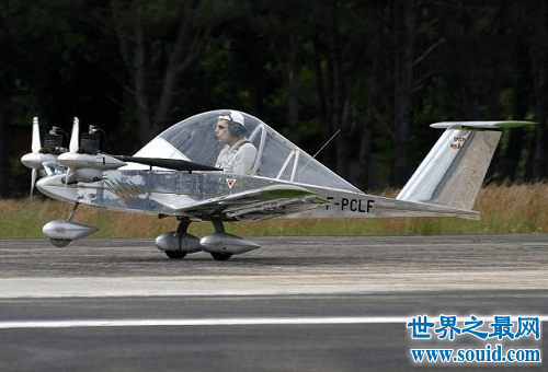 全球最轻便的私人小飞机，一架止有两米的小飞机(www.gifqq.com)
