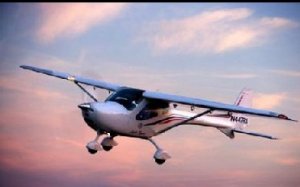 全球最轻便的私人小飞机，一架止有两米的小飞机