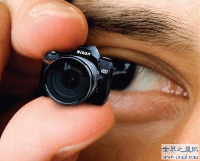 世界上最小的相机，和你的眼睛一般大小(www.gifqq.com)