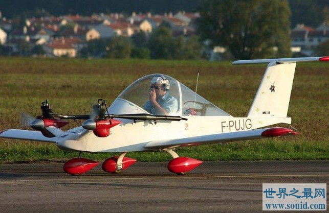 世界上最小的飞机，仅有3米，只能乘坐一个人(www.gifqq.com)