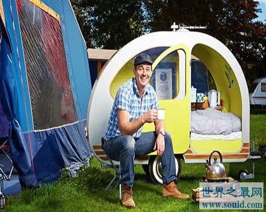 世界上最小的篷车，2.39米长，高1.53米，宽0.79米(www.gifqq.com)