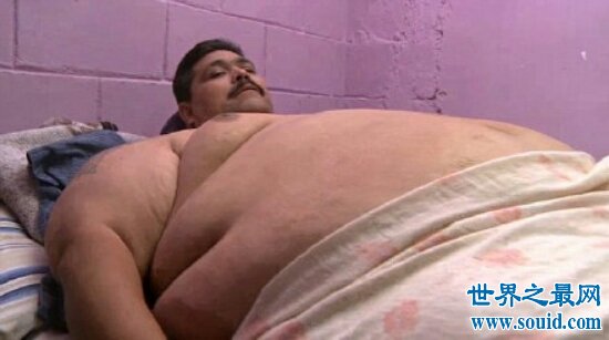世界上最胖的人，体重竟然达到了1450斤，坐你身上分分钟窒息！(www.gifqq.com)