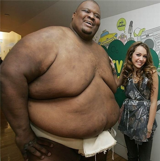 世界上最重的运动员，相扑界的绿巨人（体重达400公斤）