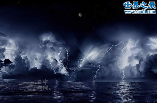 世界上闪电最多的地方，马拉开波湖(1年有297天闪电)(www.gifqq.com)