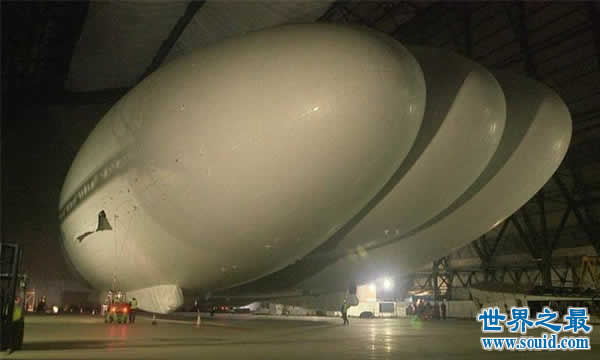 世界上最大的飞行器很大很长，就是长的太丑了(www.gifqq.com)