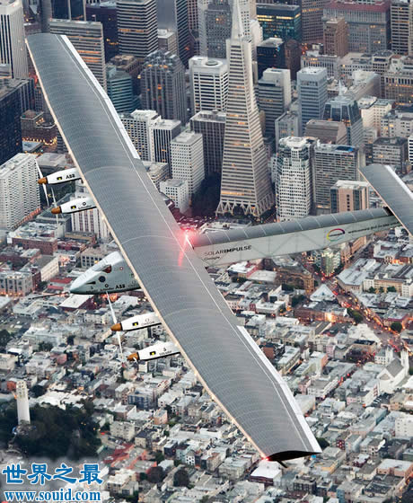 世界上最大的太阳能飞机，阳光动力2号(永久飞行无需燃料)(www.gifqq.com)