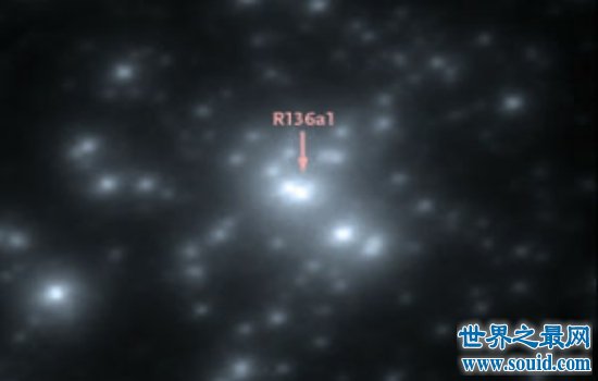 宇宙中最大的星球R136a1，真的比地球大好多倍啊！(www.gifqq.com)