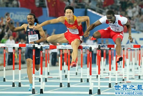 男子110米栏世界纪录12.8秒，刘翔12.87秒排第三(www.gifqq.com)