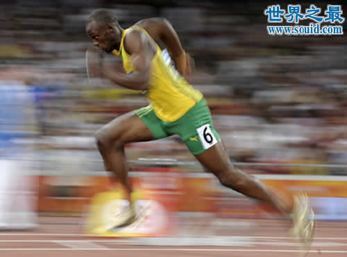 100米世界纪录，9.58秒(男子百米飞人挑战人类极限)(www.gifqq.com)