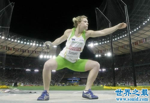 铁饼世界纪录，男子74.08米/女子76.8米(保持30年)(www.gifqq.com)