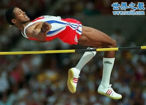 最新跳高世界纪录，男子2.45米/女子2.09米(www.gifqq.com)