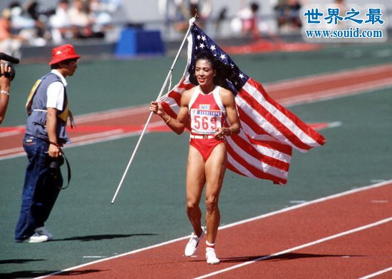 女子100米世界纪录，10.49秒(已保持了30年)(www.gifqq.com)