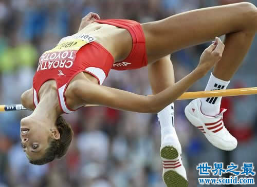 最新跳高世界纪录，男子2.45米/女子2.09米(www.gifqq.com)
