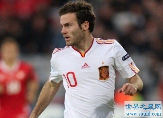 西班牙身材最矮小足球运动员，多次包揽世界冠军(www.gifqq.com)