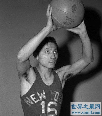 NBA史上第一个亚洲球员，入选犹他州体育名人堂(www.gifqq.com)