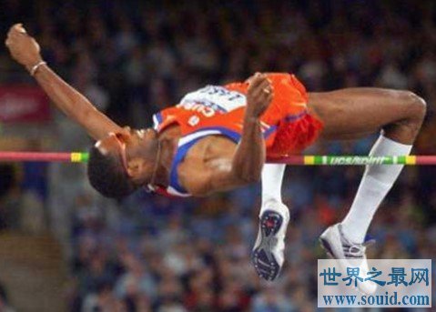 男子跳高世界尔纪录，跳高之王索托马约(www.gifqq.com)