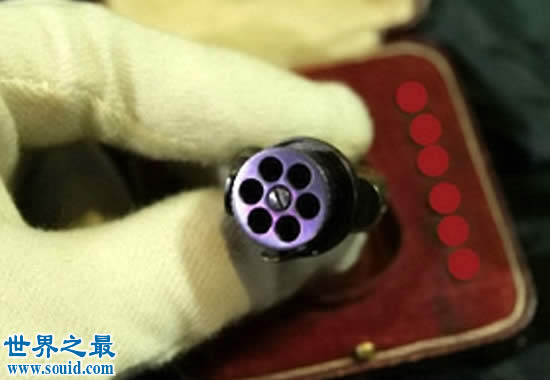 世界上最小的戒指手枪，只有指甲盖大(可以发射)(www.gifqq.com)