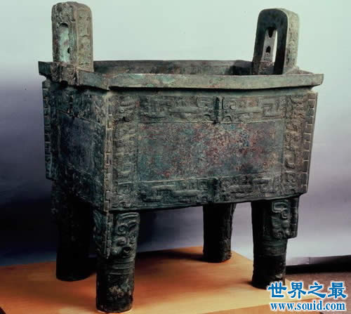 世界上最大的青铜器，司母戊鼎(大的可以做马槽)(www.gifqq.com)
