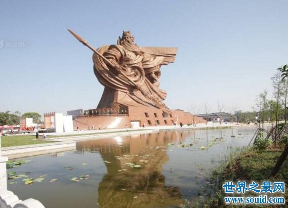 世界上最大的关公像，高达58米(青龙偃月刀长70米)(www.gifqq.com)