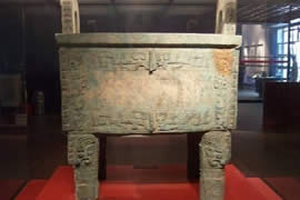 世界上最大的青铜器，司母戊鼎(大的可以做马槽)