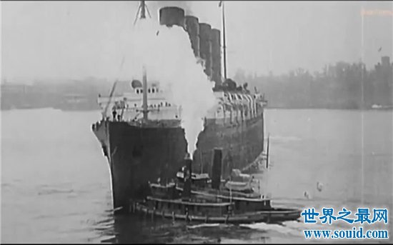 世界六大沉船中，泰坦尼克号是其中最出名的一艘(www.gifqq.com)