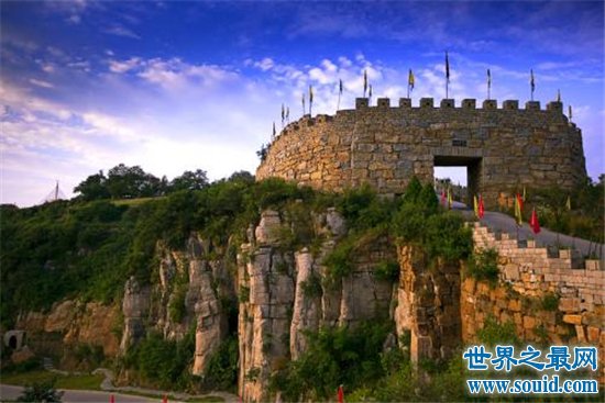 临沂天上王城景区体验文化，具有30多处历史遗迹(www.gifqq.com)