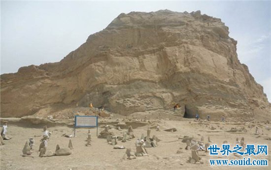德令哈外星人遗址位于沙漠之中，这里藏着无数秘密(www.gifqq.com)