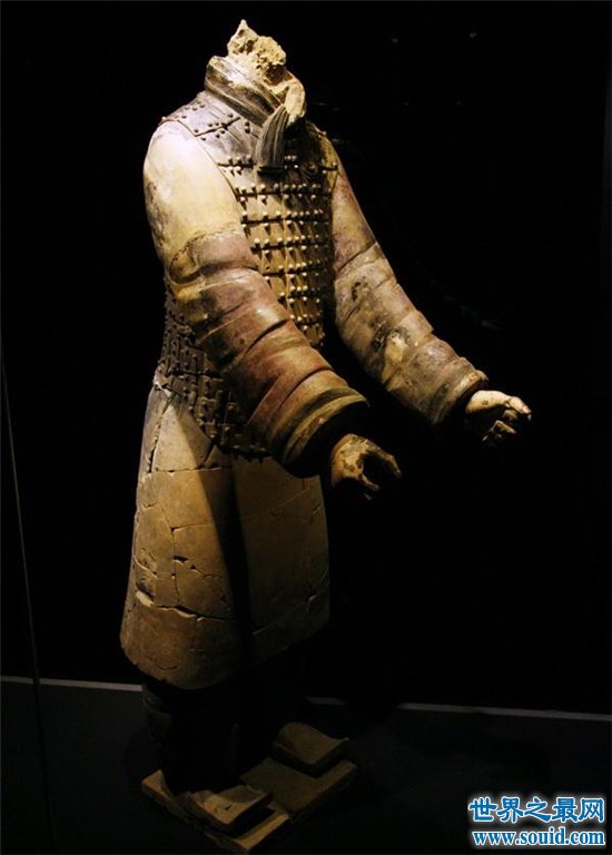 御手俑是陶俑的其中之一，在兵马俑中作用巨大(www.gifqq.com)