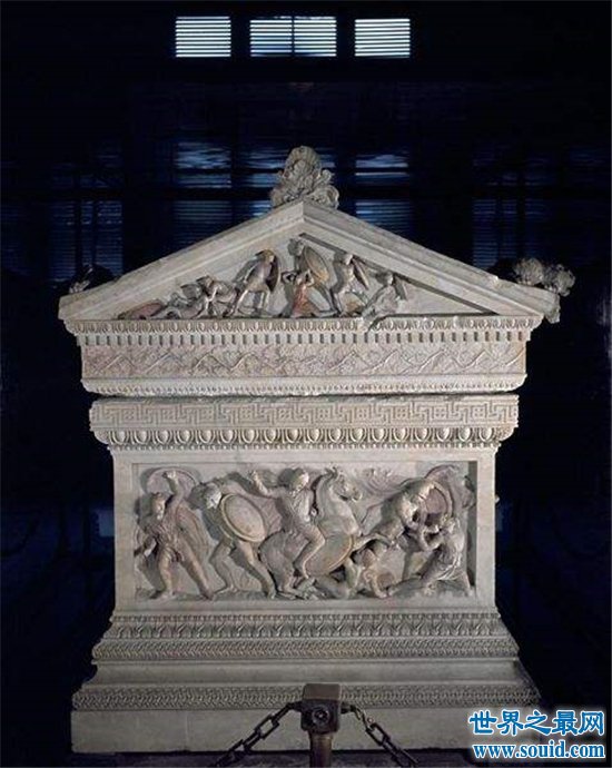 亚历山大石棺被封存两千多年，三具骷髅身份至今成谜(www.gifqq.com)