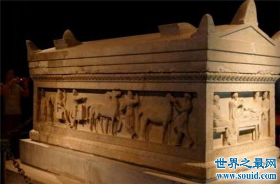 亚历山大石棺被封存两千多年，三具骷髅身份至今成谜(www.gifqq.com)