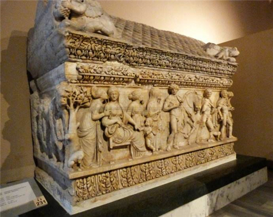 亚历山大石棺被封存两千多年，三具骷髅身份至今成谜