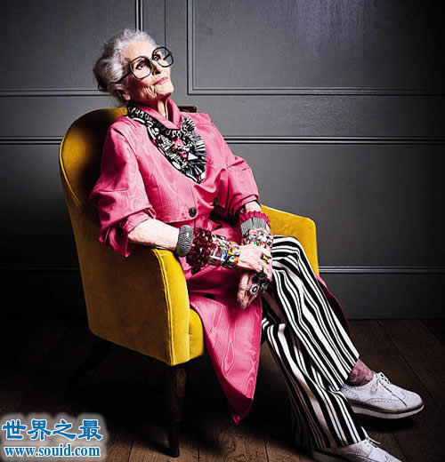 世界上最高龄的超模，87岁超模演绎最美的老奶奶(www.gifqq.com)