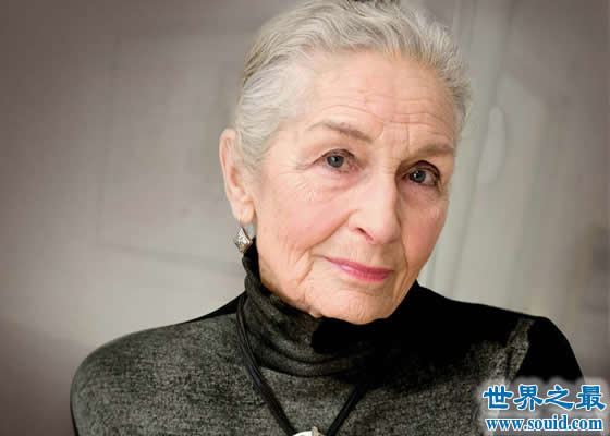世界上最高龄的超模，87岁超模演绎最美的老奶奶(www.gifqq.com)