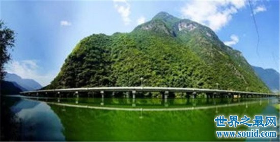 不走一趟惊艳世界的中国最美的水上公路，简直是太遗憾了(www.gifqq.com)