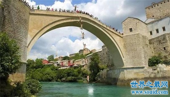 世界上最美丽的10座石桥,拍照者的绝佳圣地。(www.gifqq.com)