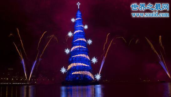 世界上最大的圣诞树，28层楼高(挂310万灯泡)(www.gifqq.com)