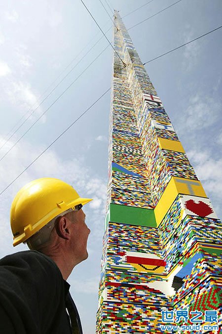 世界上最高的乐高玩具塔(www.gifqq.com)
