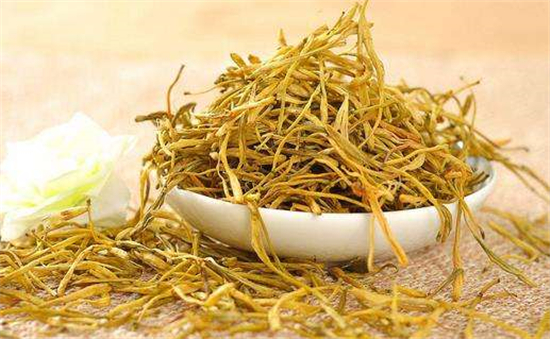 金银花茶的功效与作用，能对抗外感风热喉咙干燥