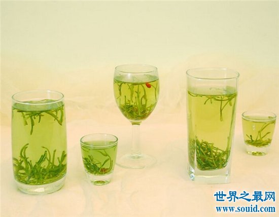 金银花茶的功效与作用，能对抗外感风热喉咙干燥(www.gifqq.com)