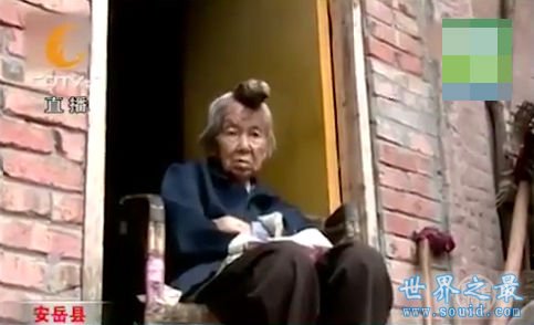 中国87岁老太头上长出牛角，太恐怖(www.gifqq.com)