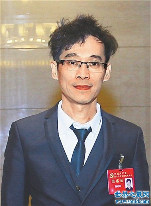 2018十大最美老师，他们的事迹感动整个中国(www.gifqq.com)