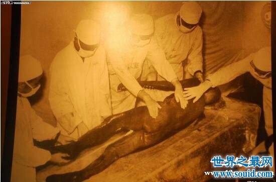 中国第一古尸案告破，破坏战国女尸的案犯23年后被抓(www.gifqq.com)