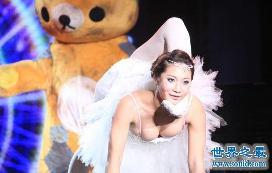 中国最柔软的女人，刘藤(身体跟棉花一样的软妹纸)(www.gifqq.com)