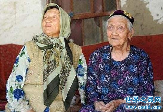中国第一寿星，阿丽米罕历经三个世纪(131岁高龄)(www.gifqq.com)