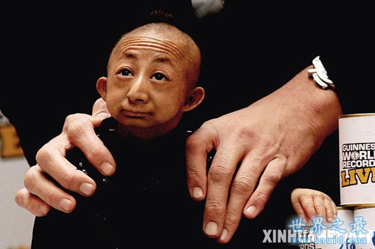 中国最矮的人何平平，一生仅74.6厘米(21岁离世)(www.gifqq.com)